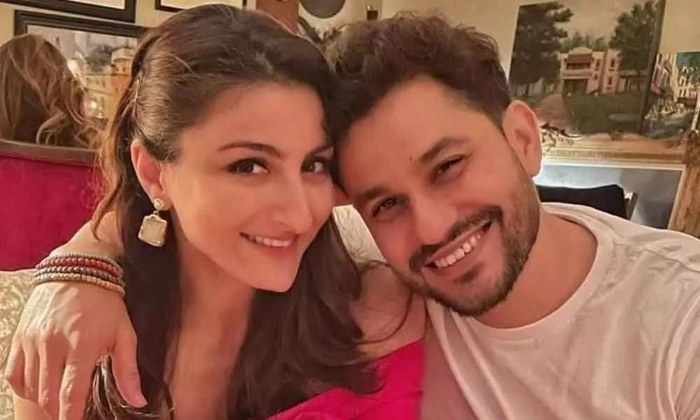 Soha Ali Khan and Kunal Khemu (5 Years Difference)